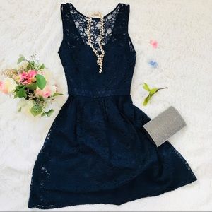 NWOT Bill Leavkoff women sleeveless lace dress